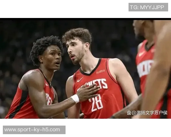 美媒称杨瀚森逐渐融入球队与夏普默契如开拓者的申京与阿门